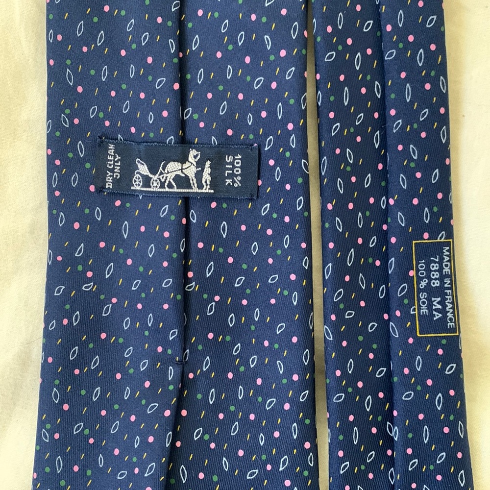Hermes mens 100% silk tie. Excellent condition.